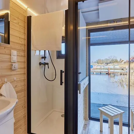 Hausboot Mit Sauna Swinoujscie, Houseboat Marina Karsibor Daire *